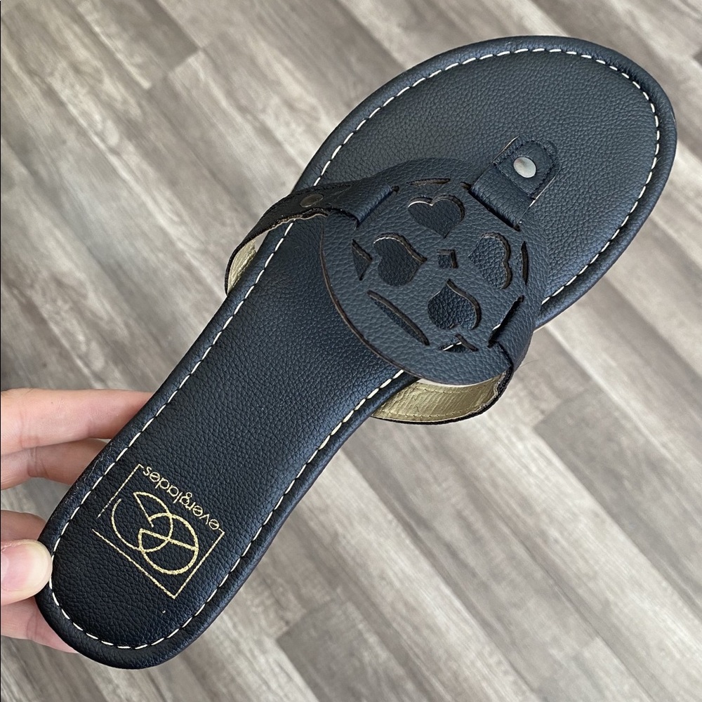 Lulu Love Heart Circle Sandals in Black